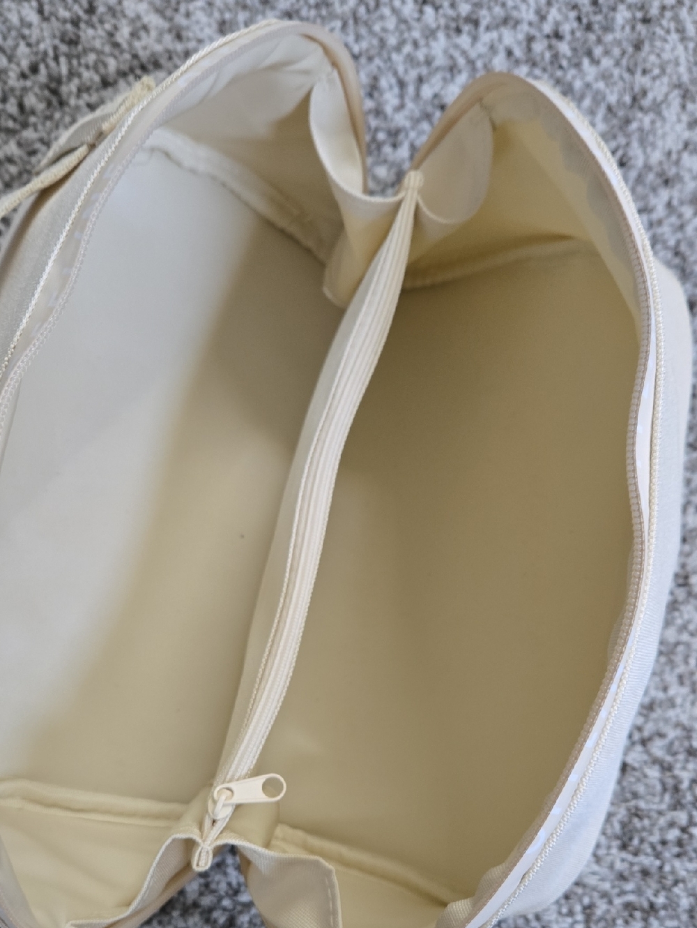 Offline By Aerie Travel Case - Picture 4 of 8